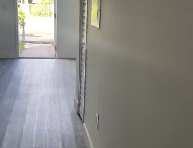 613 SW 11th Ave — Photo 1