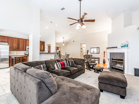 3rd image of 237 Willowlake Dr