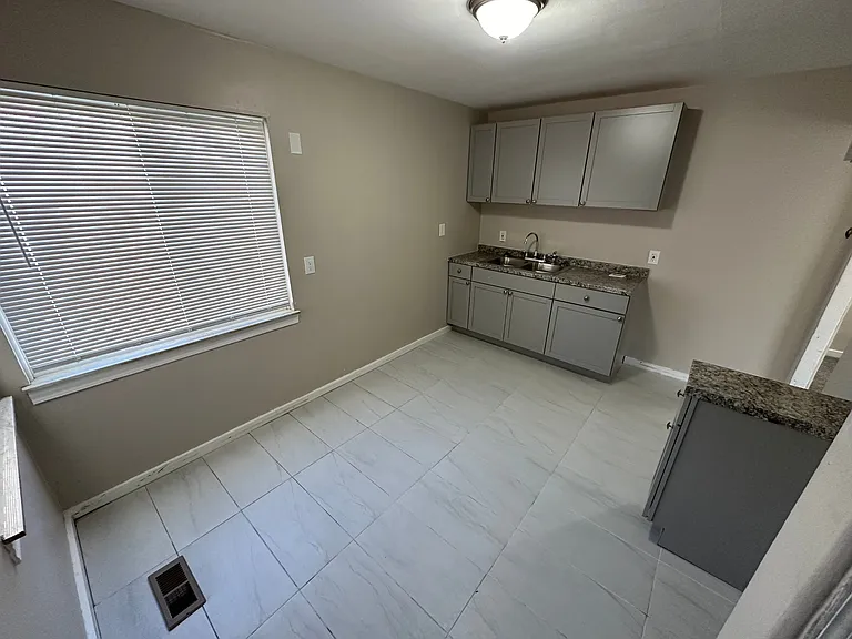1073 Center St — Photo 10