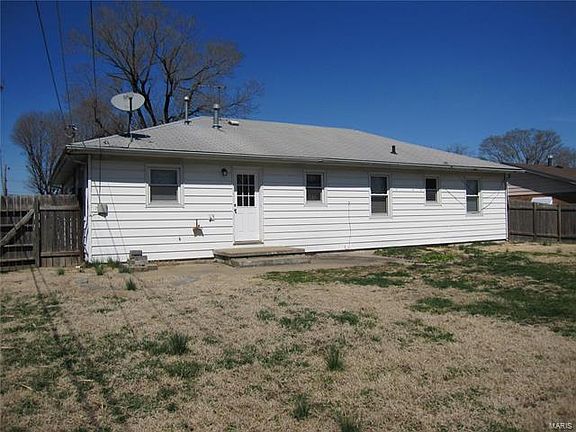 3rd image of 216 Candlelight Dr