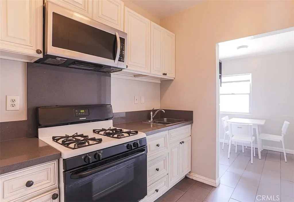 6 bed, 1680 sqft, $1,290 — Photo 4