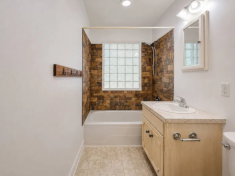 855 Catalina Dr — Photo 9