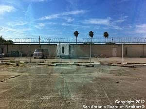 5th image of 2102 W Teege Ave