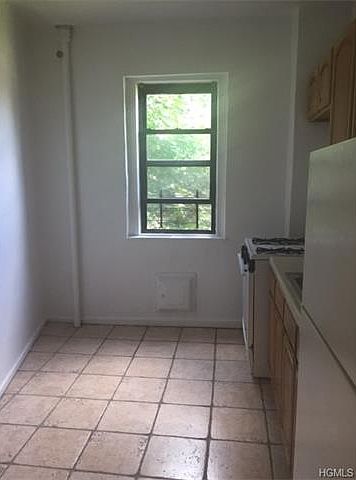 1st image of 300 Gramatan Ave