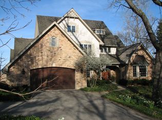 2394 Dover Ct, Lindenhurst, IL 60046