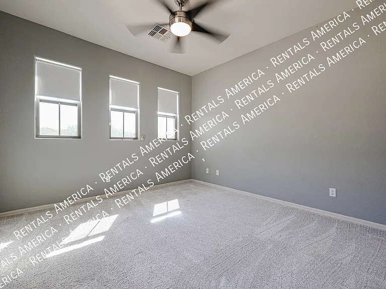 3966 E Crest Ln — Photo 17