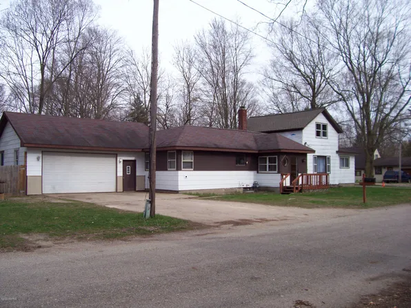 209 Oak St NE, Cedar Springs, MI 49319