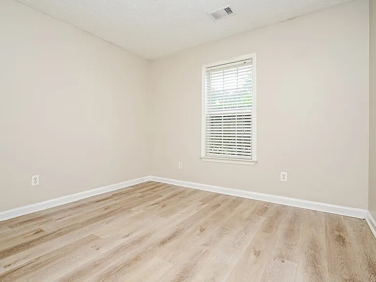 330 Fieldstone Ln — Photo 13