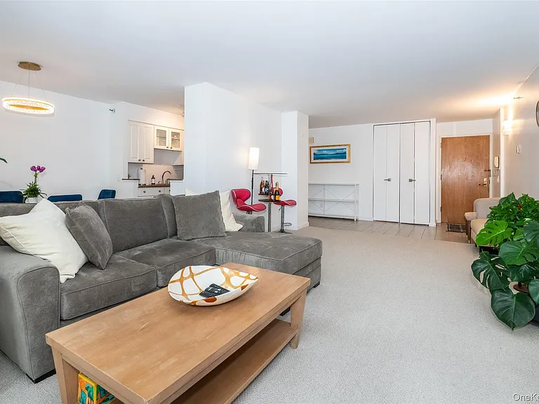 14 Nosband Ave #2H — Photo 6