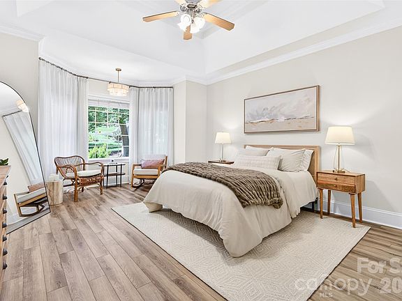 4th image of 144 English Ivy Ln