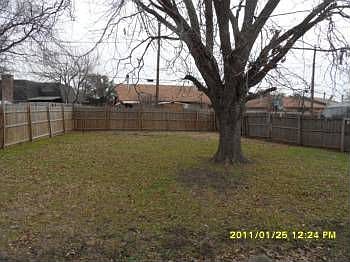 2nd image of 401 Roberts Cir