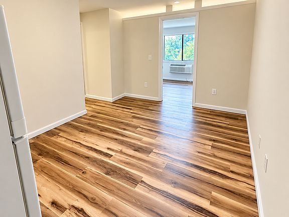 4th image of 145 Whiting St APT 4
