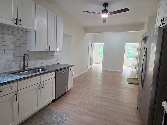 2nd image of 407 E Carson St Floor 2