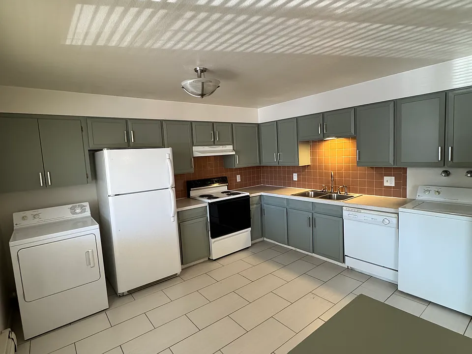 718 E Myrtle St #718