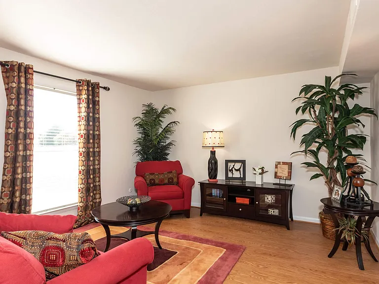 Mariner's Cove Apartment Homes — Photo 9