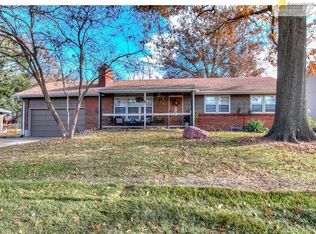605 Hawthorne St, Smithville, MO 64089