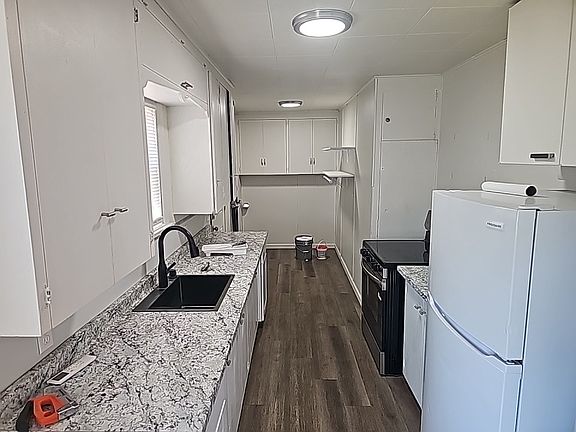 3rd image of 2 Allyn Dr