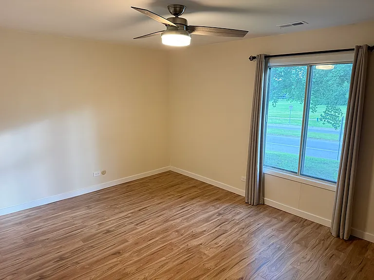1756 Plymouth Ct #B — Photo 15