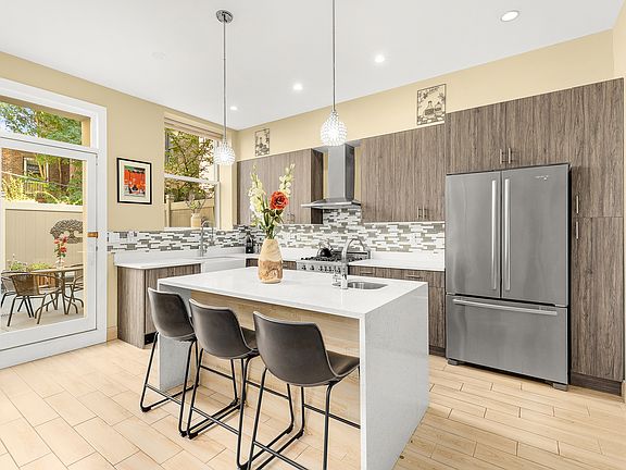 5th image of 459 Vanderbilt Ave #1