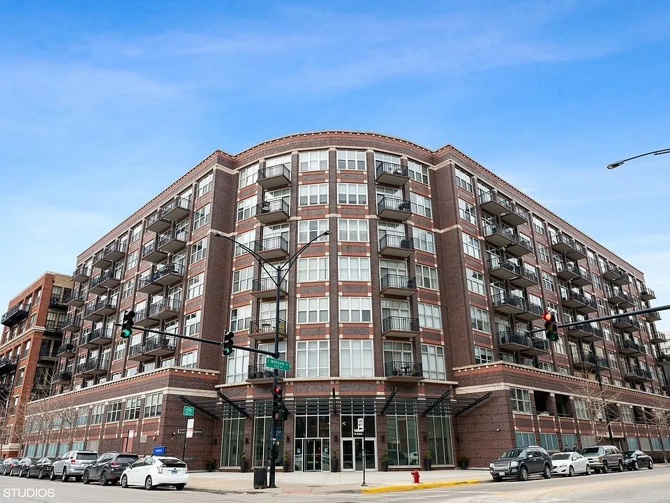 1000 W Adams St #421