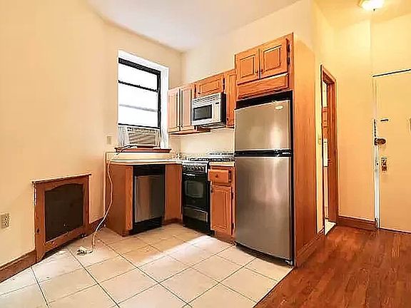 5th image of 244 W 109th St APT 3