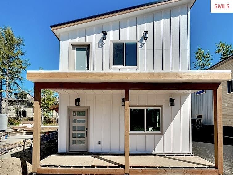 1st image of 156 Carnelian Ave