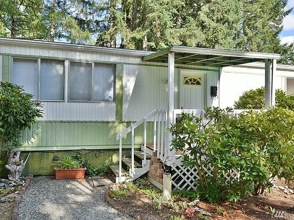 3rd image of 220 NE Larson Lake Ln