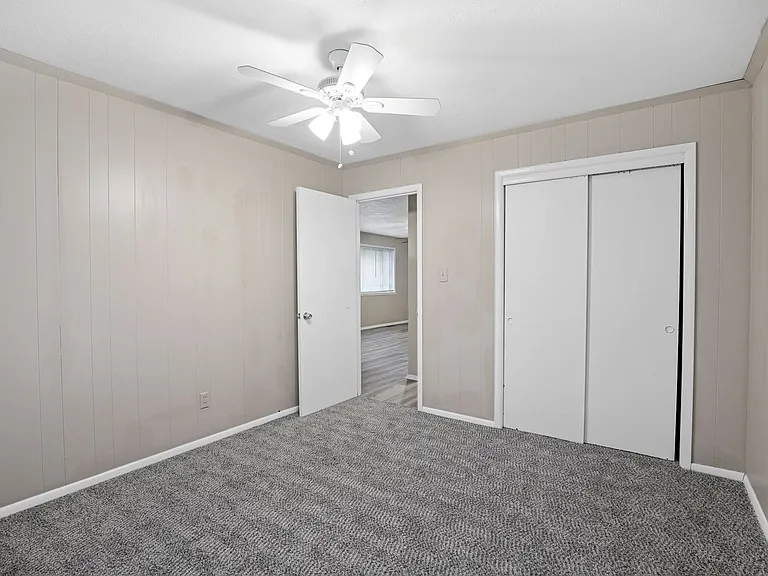 303 W Davis St — Photo 13