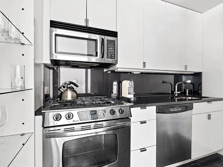 20 E 68th St #3D — Photo 4