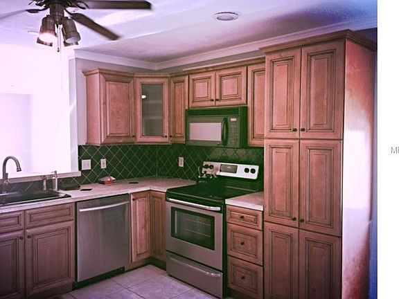 4th image of 106 Coralwood Cir