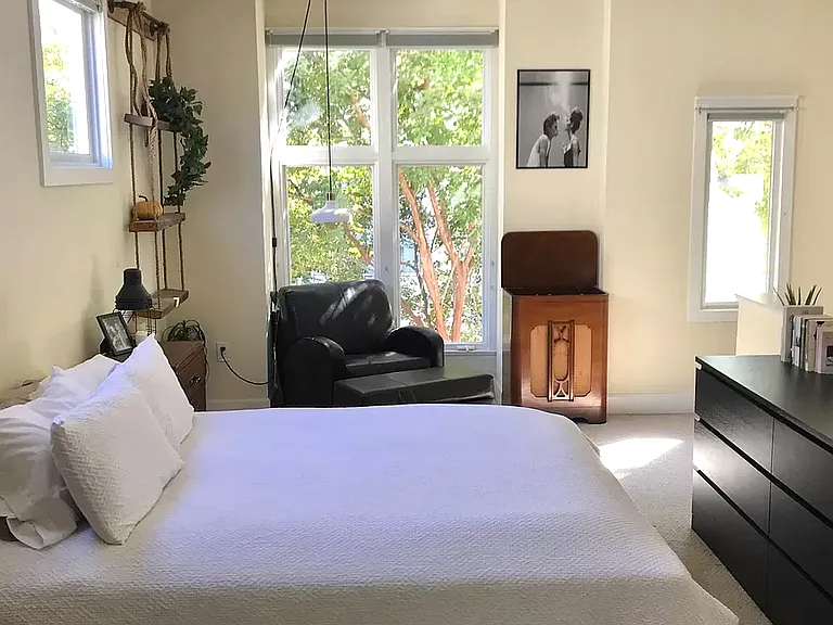 663 Alexander St #1 — Photo 5