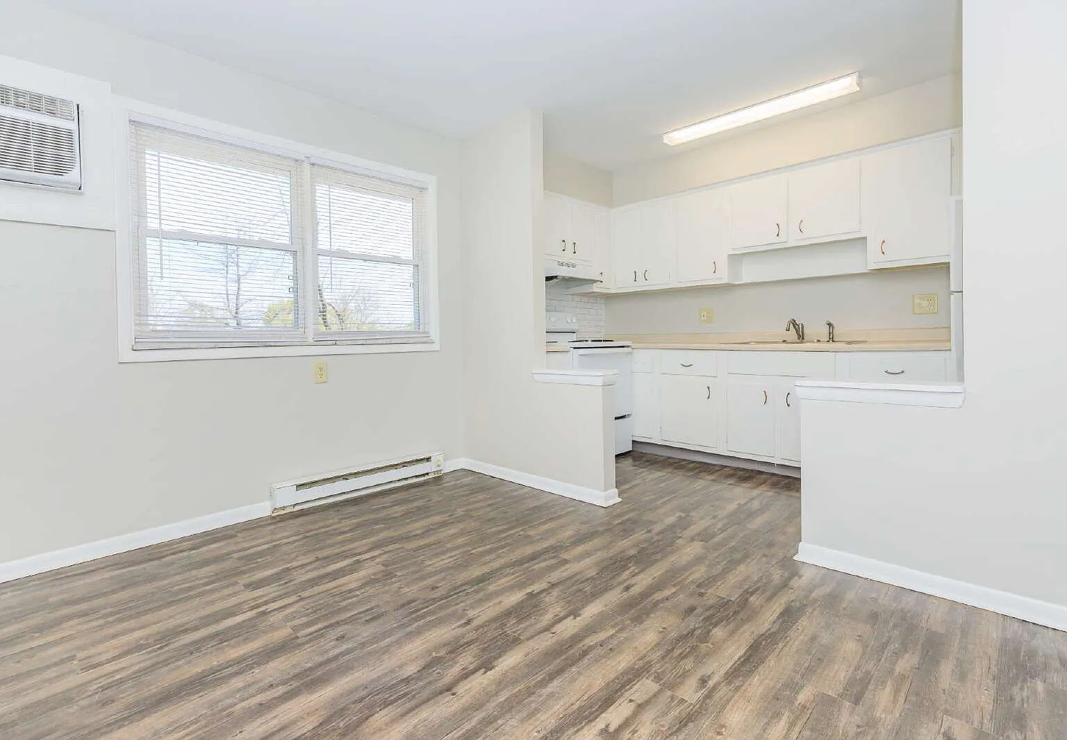 2 bed, 1.0 bath, 950 sqft, $1,100 — Photo 1