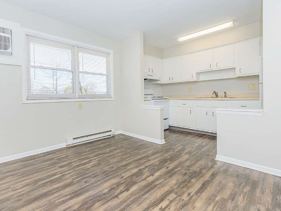 1st image of 5976 Radnor Rd #2