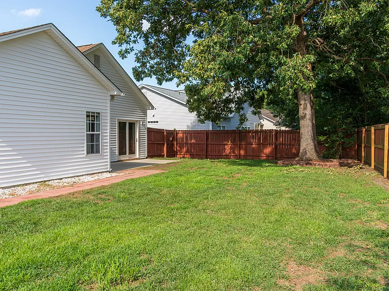 2117 Heathwood Dr — Photo 3