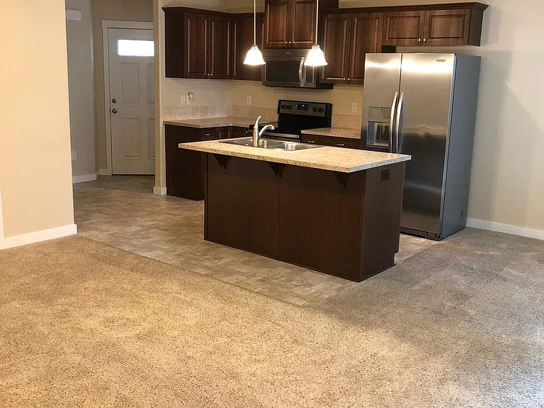 824 NE 109th Ct — Photo 2