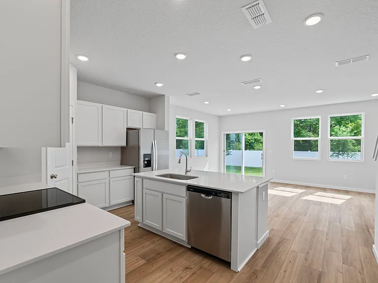 111 Brazil Nut Cir — Photo 5