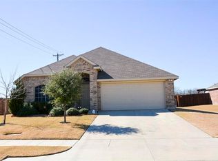 101 Roundup Rd, Waxahachie, TX 75165