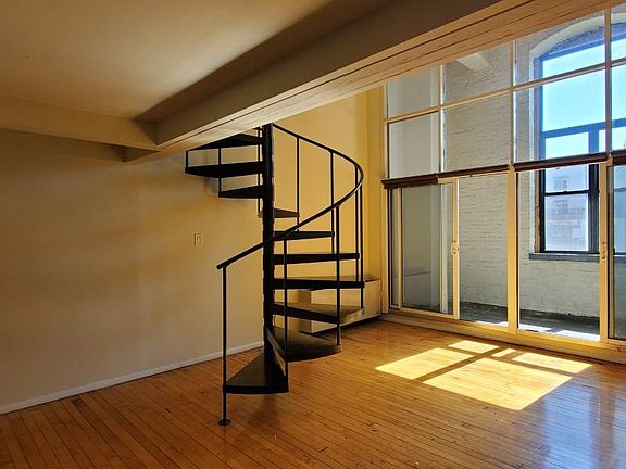 2nd image of 1327 Lombard St #X06