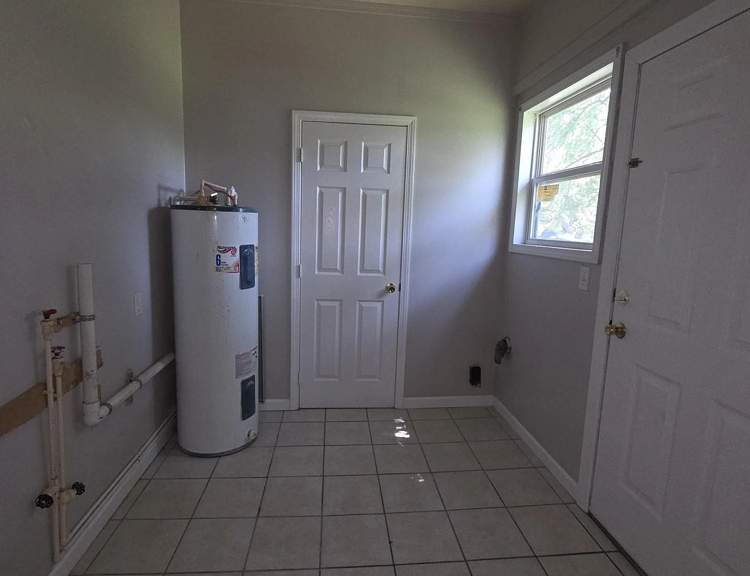 2 bed, 1.5 bath, 1064 sqft, $950 — Photo 4