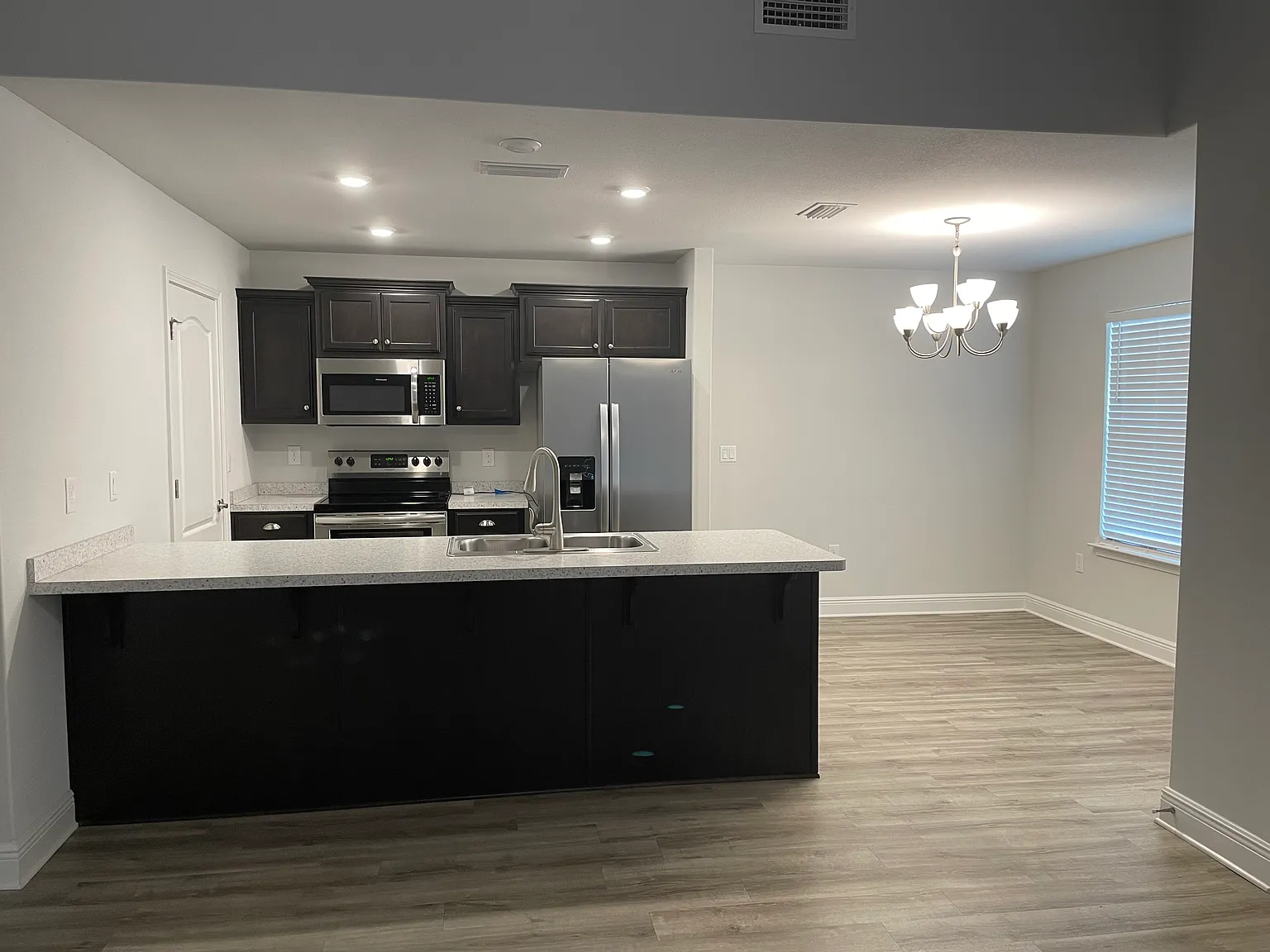 3 bed, 1742 sqft, $1,900 — Photo 2