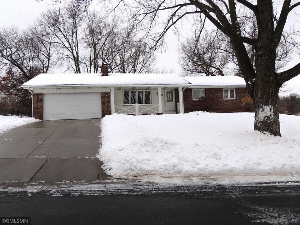 1st image of 13 Woodcrest Dr