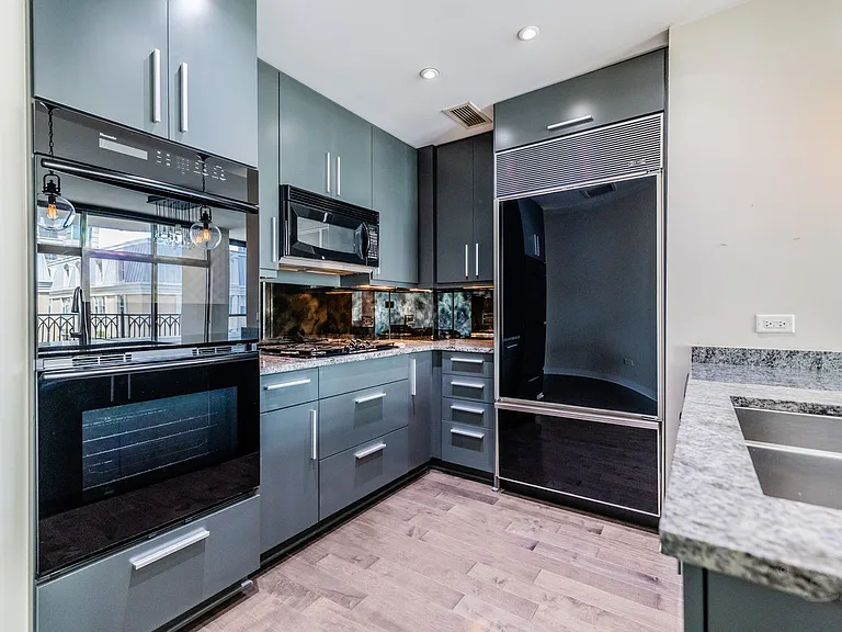 21 E Huron St #1207 — Photo 8