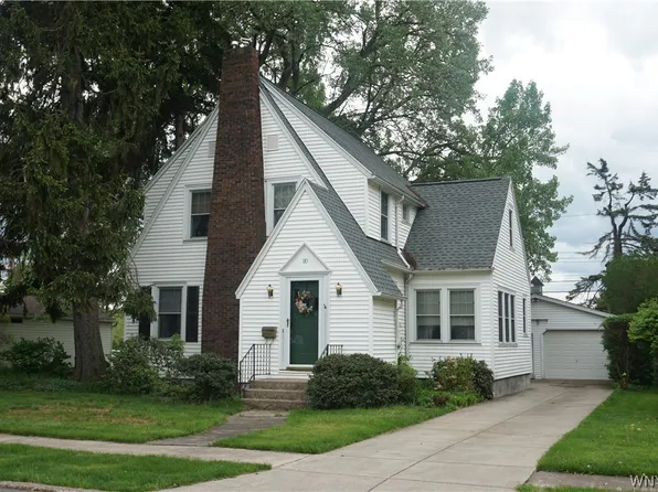 110 Windermere Rd, Lockport, NY 14094