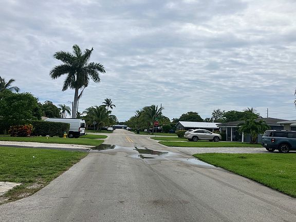 5th image of 250 NE 43rd St