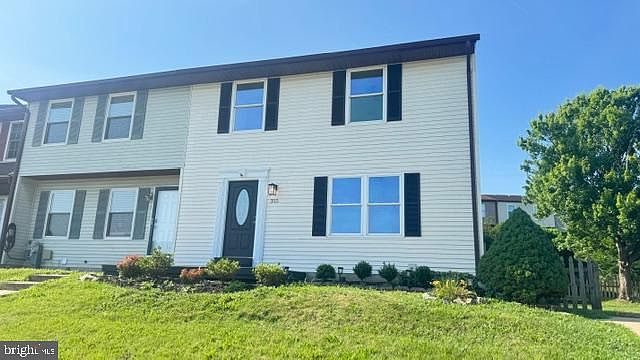 1st image of 315 Stacy Lee Dr