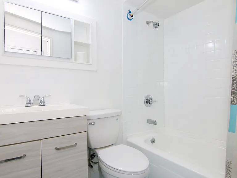 1230 E 68th St #1 — Photo 7