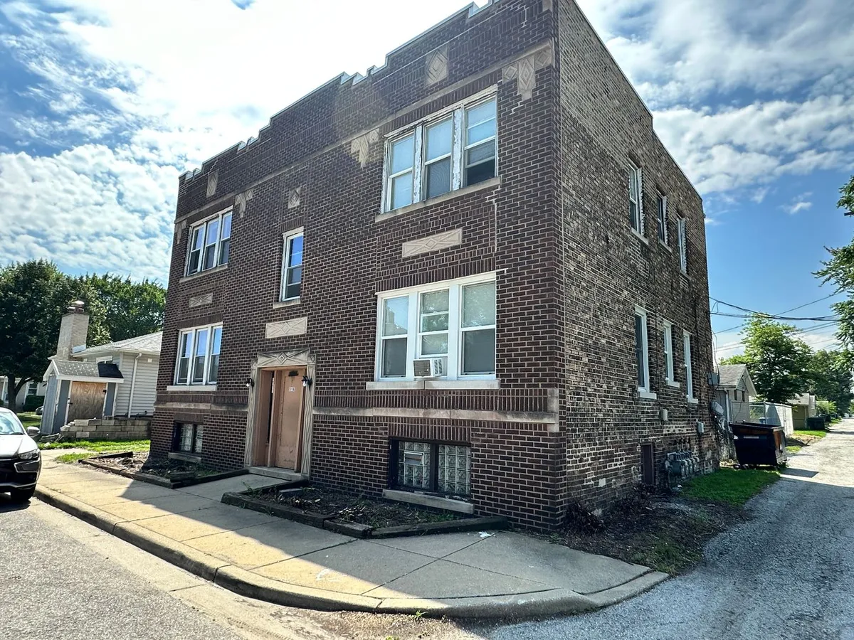 Primary Photo - 516-518 Kenwood St