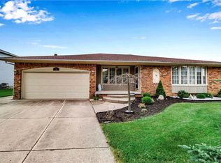 10 Robinwood Ct, Lancaster, NY