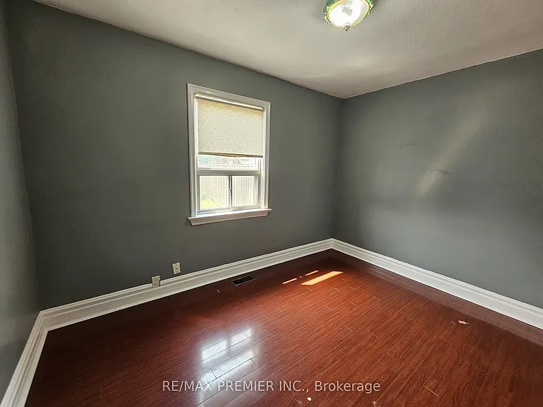 147 Calvington Dr #MAIN FLOOR — Photo 12