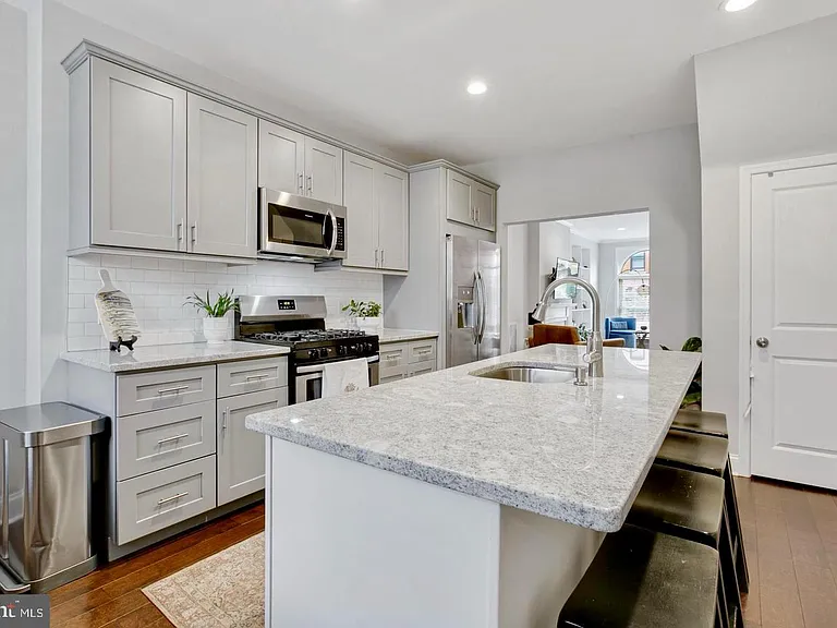 413 S East Ave — Photo 8